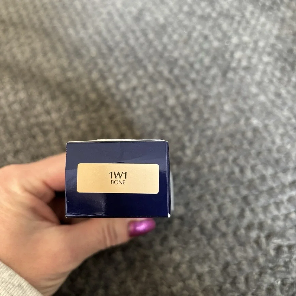 Estee Lauder‎ Futurist SkinTint Serum 1W1 Bone W/ Botanical Oil Infusion SPF 20